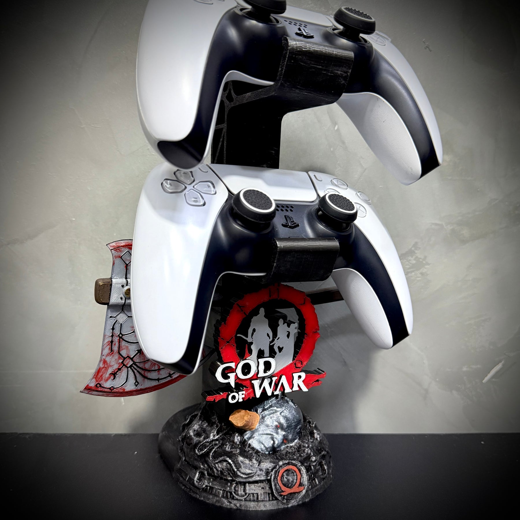 Suporte Premium Duplo Para Controle Ps5/ Ps4 e Xbox God of War de luxo pintado a mão + CHAVEIRO DE BRINDE Pronta Entrega