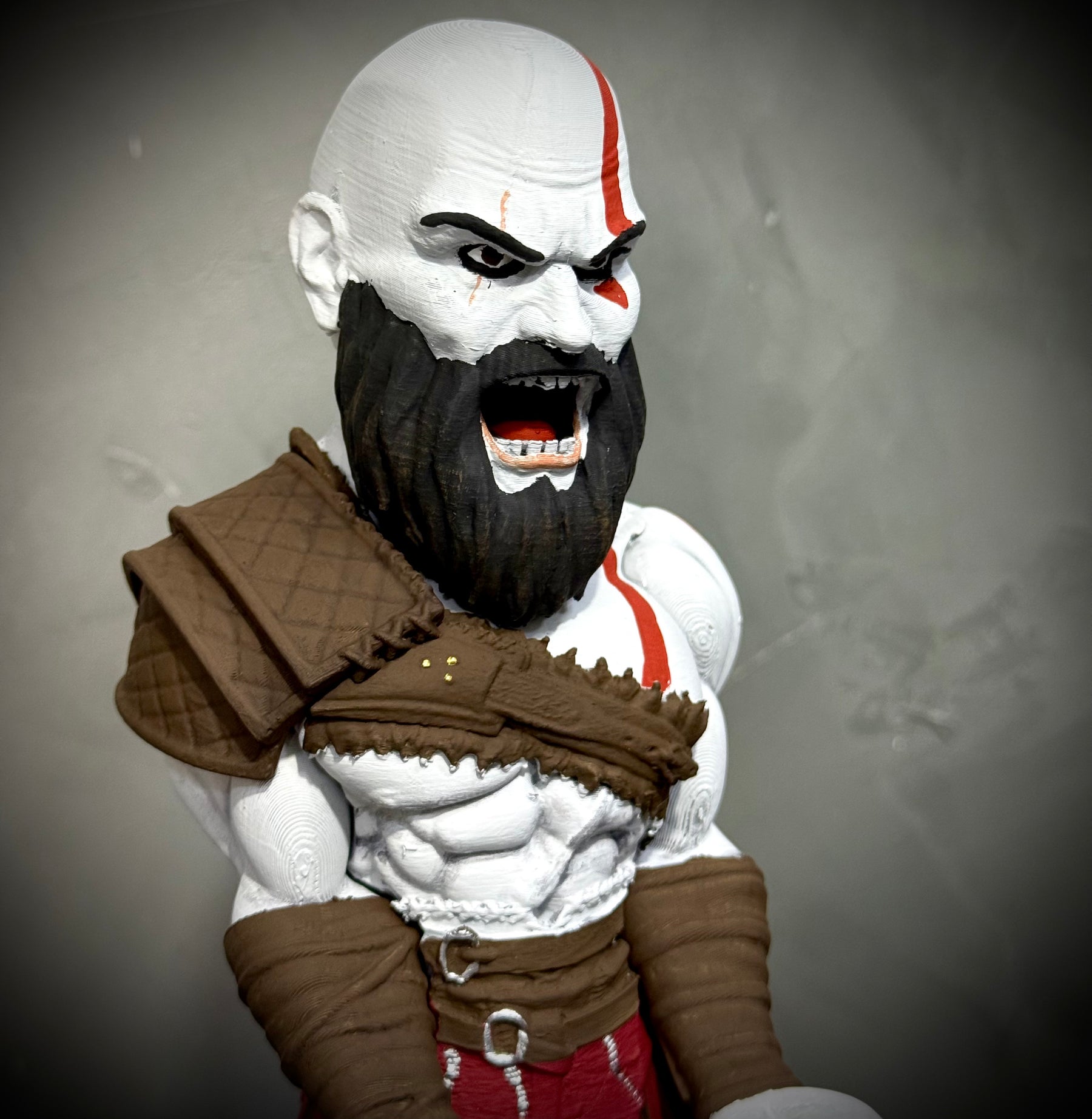 Suporte Premium Para Controle de Playstation e Xbox Kratos de luxo pintado a mão Pronta Entrega com chaveiro de brinde