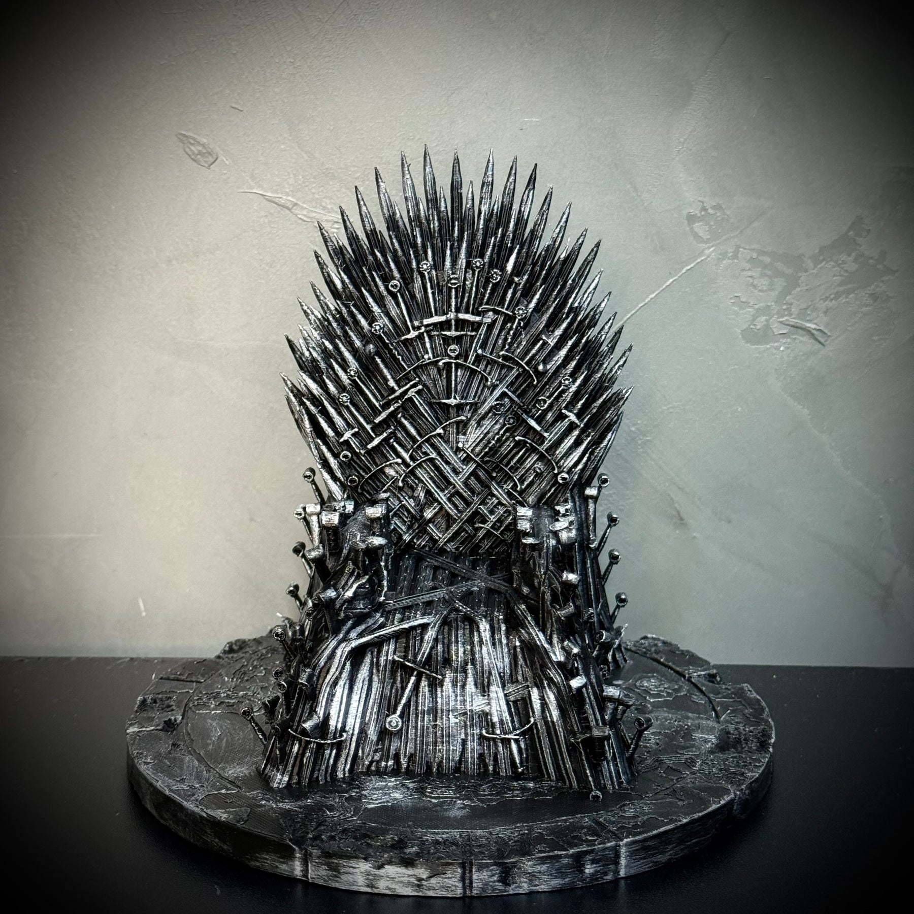 Suporte/Decoração Premium Trono de ferro Game of Thrones compativel com Controle Playstation e Xbox pintado a mão + CHAVEIRO DE BRINDE Pronta Entrega