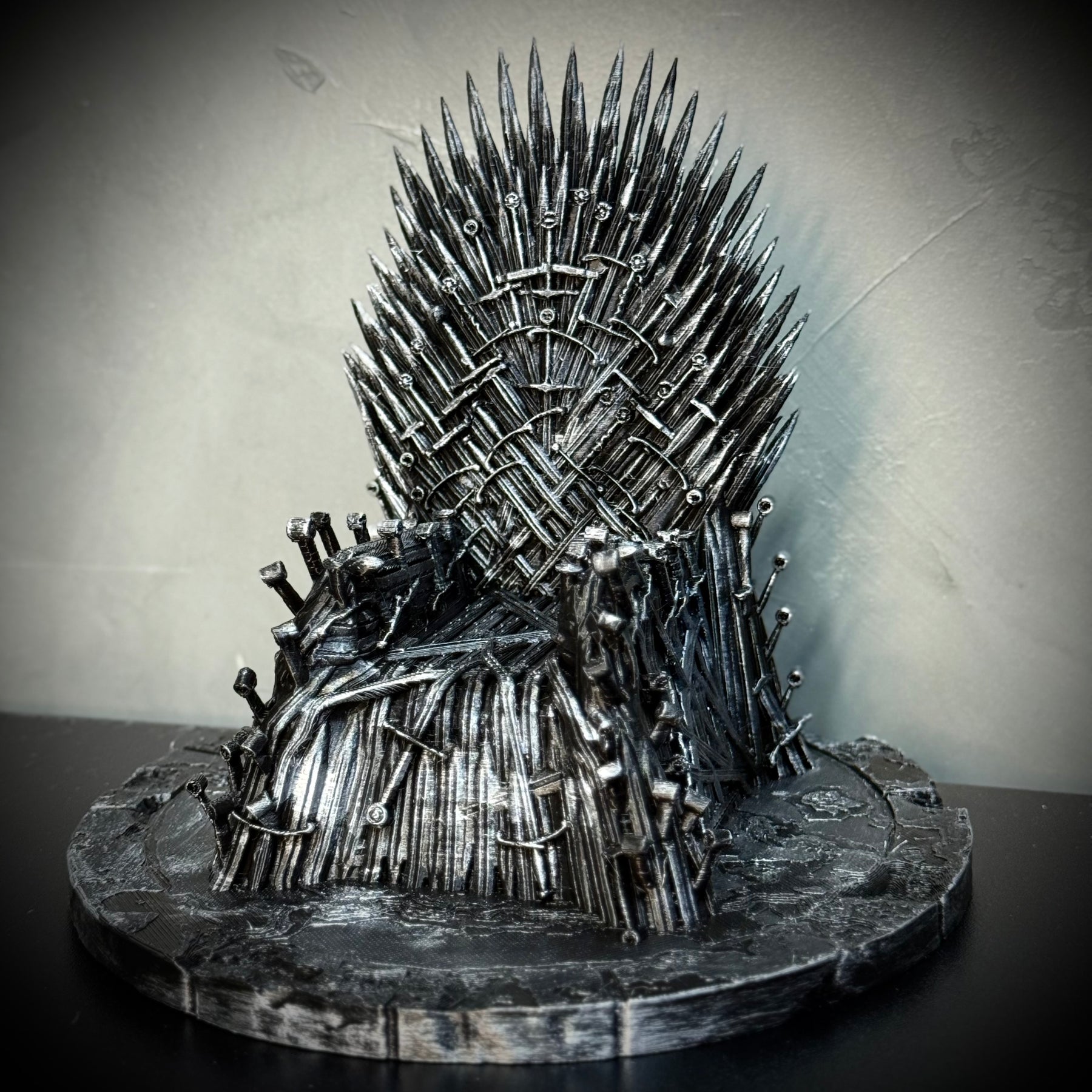 Suporte/Decoração Premium Trono de ferro Game of Thrones compativel com Controle Playstation e Xbox pintado a mão + CHAVEIRO DE BRINDE Pronta Entrega