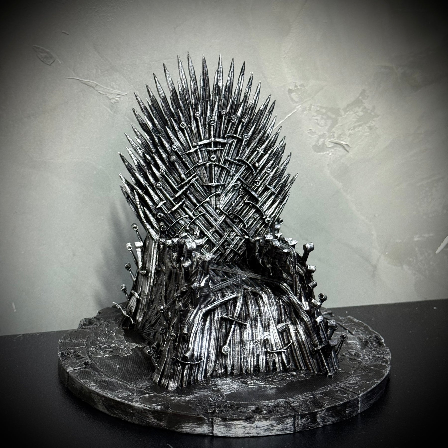 Suporte/Decoração Premium Trono de ferro Game of Thrones compativel com Controle Playstation e Xbox pintado a mão + CHAVEIRO DE BRINDE Pronta Entrega