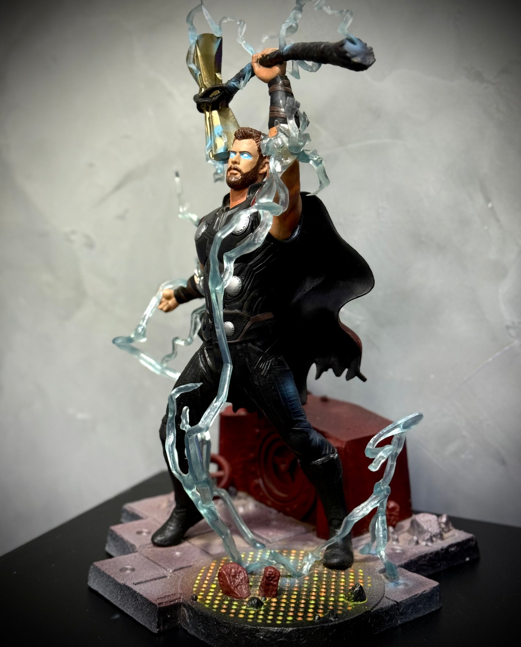 Action Figure Boneco Thor o deus do Trovão ( Vingadores Guerra infinita ) Grande de luxo pintado a mão Pronta Entrega Peça única