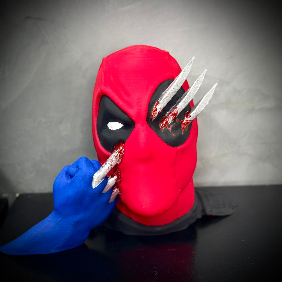 Suporte Para Headset Fone Gamer - Busto Deadpool e Wolverine de luxo pintado a mão Pronta Entrega