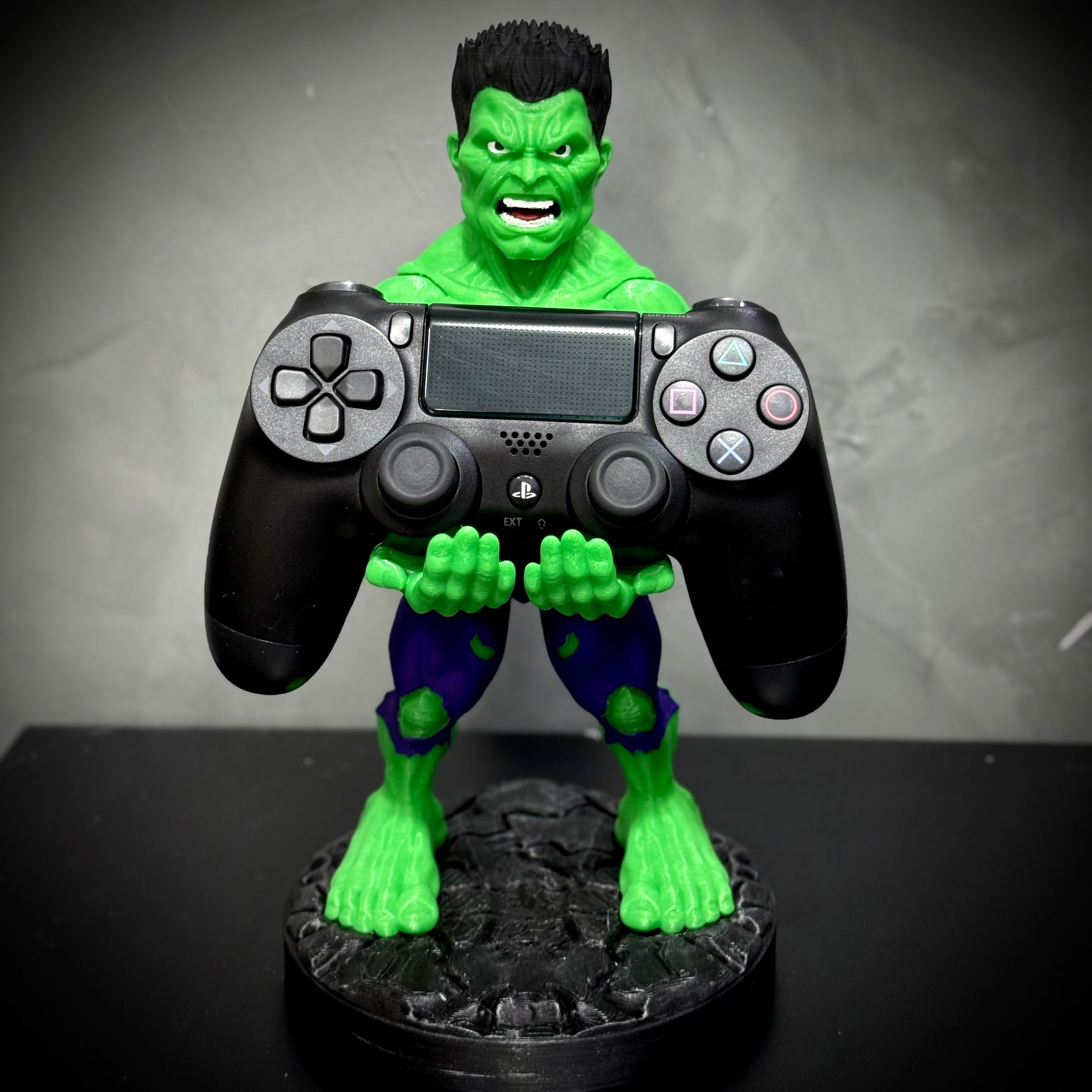 Suporte Premium Para Controle de Playstation e Xbox Hulk de luxo  pintado a mão Pronta Entrega com chaveiro de brinde