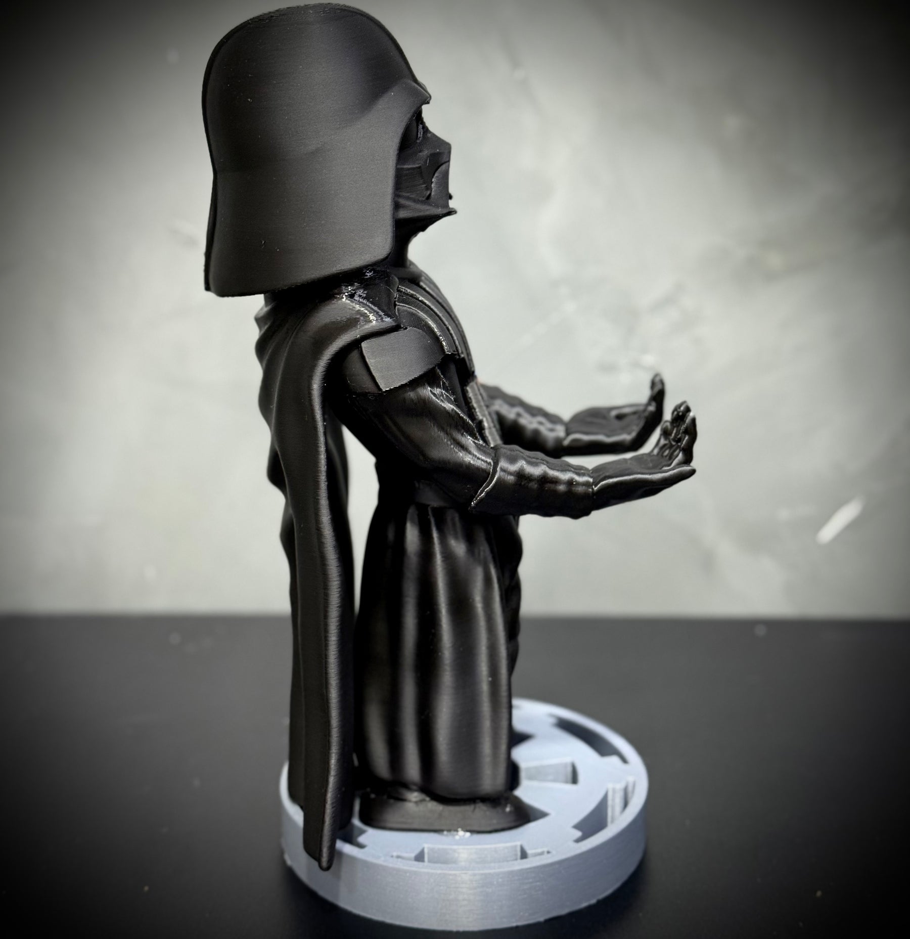 Suporte Premium Para Controle de Playstation e Xbox Darth Vader ( Star Wars) de luxo  pintado a mão Pronta Entrega com chaveiro de brinde