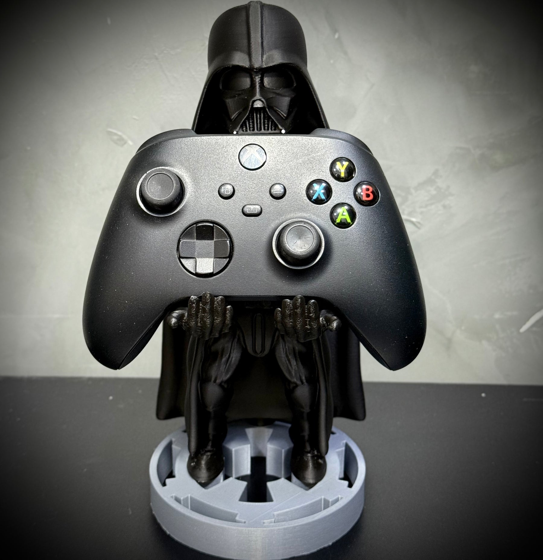 Suporte Premium Para Controle de Playstation e Xbox Darth Vader ( Star Wars) de luxo  pintado a mão Pronta Entrega com chaveiro de brinde