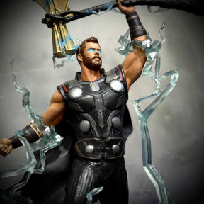 Action Figure Boneco Thor o deus do Trovão ( Vingadores Guerra infinita )  Grande de luxo pintado a mão Pronta Entrega Peça única