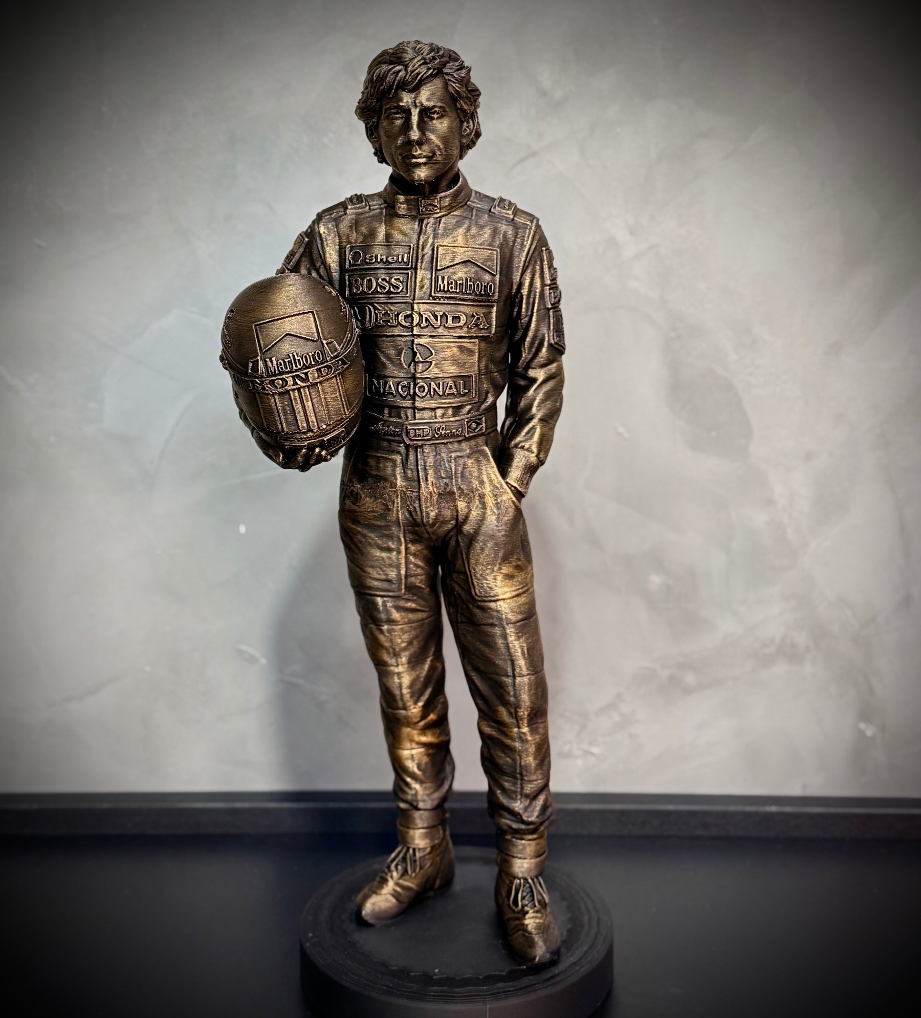 The Eternal Champion – ( Figure Ayrton Senna) Premium Decorativo  de Luxo pintado a mão, robusto  Pronta entrega