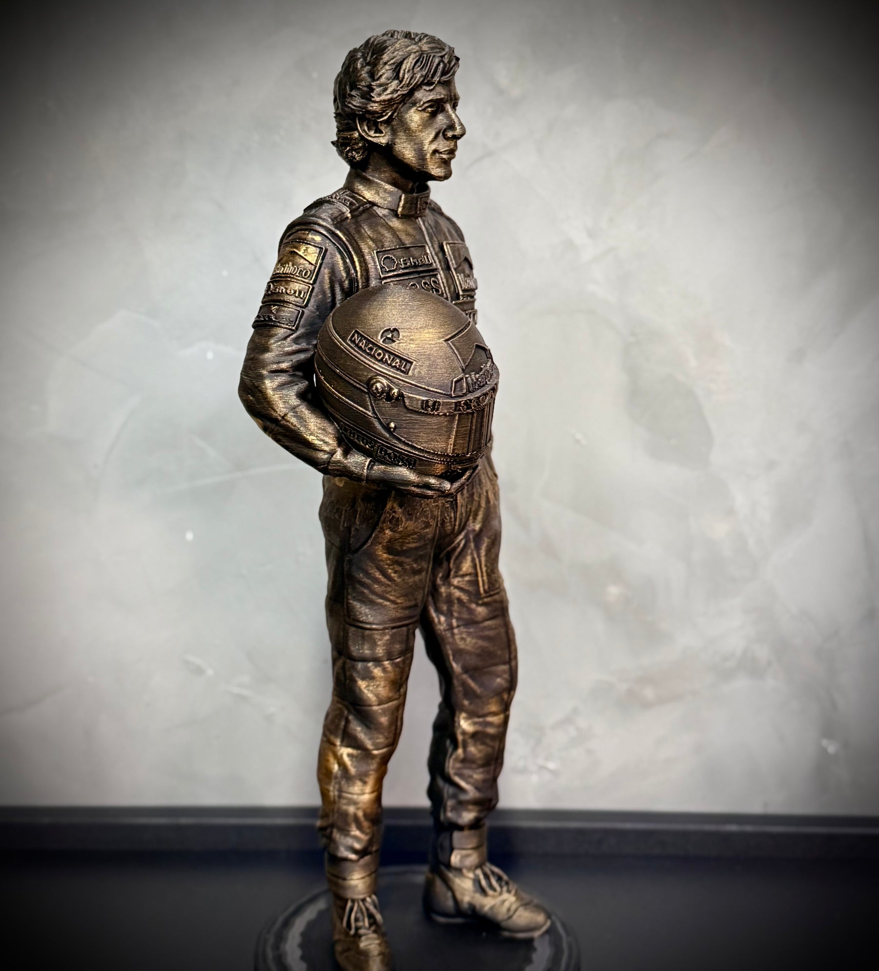 The Eternal Champion – ( Figure Ayrton Senna) Premium Decorativo  de Luxo pintado a mão, robusto  Pronta entrega