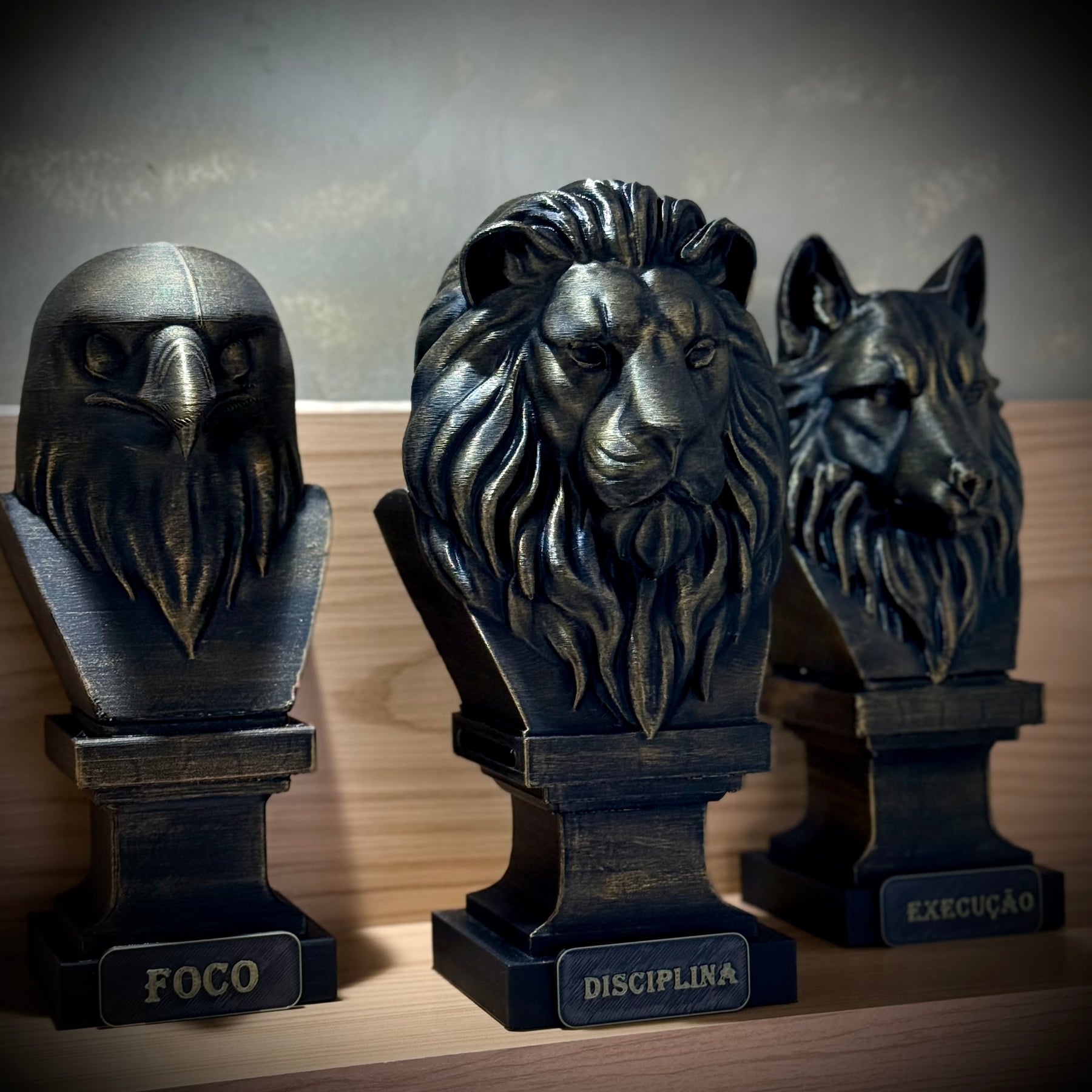 Kit 3 Totens Premium Decorativos Gold, Dourados Leão Disciplina, Lobo Execução, Aguia Foco, de Luxo pintados a mão, Pronta entrega