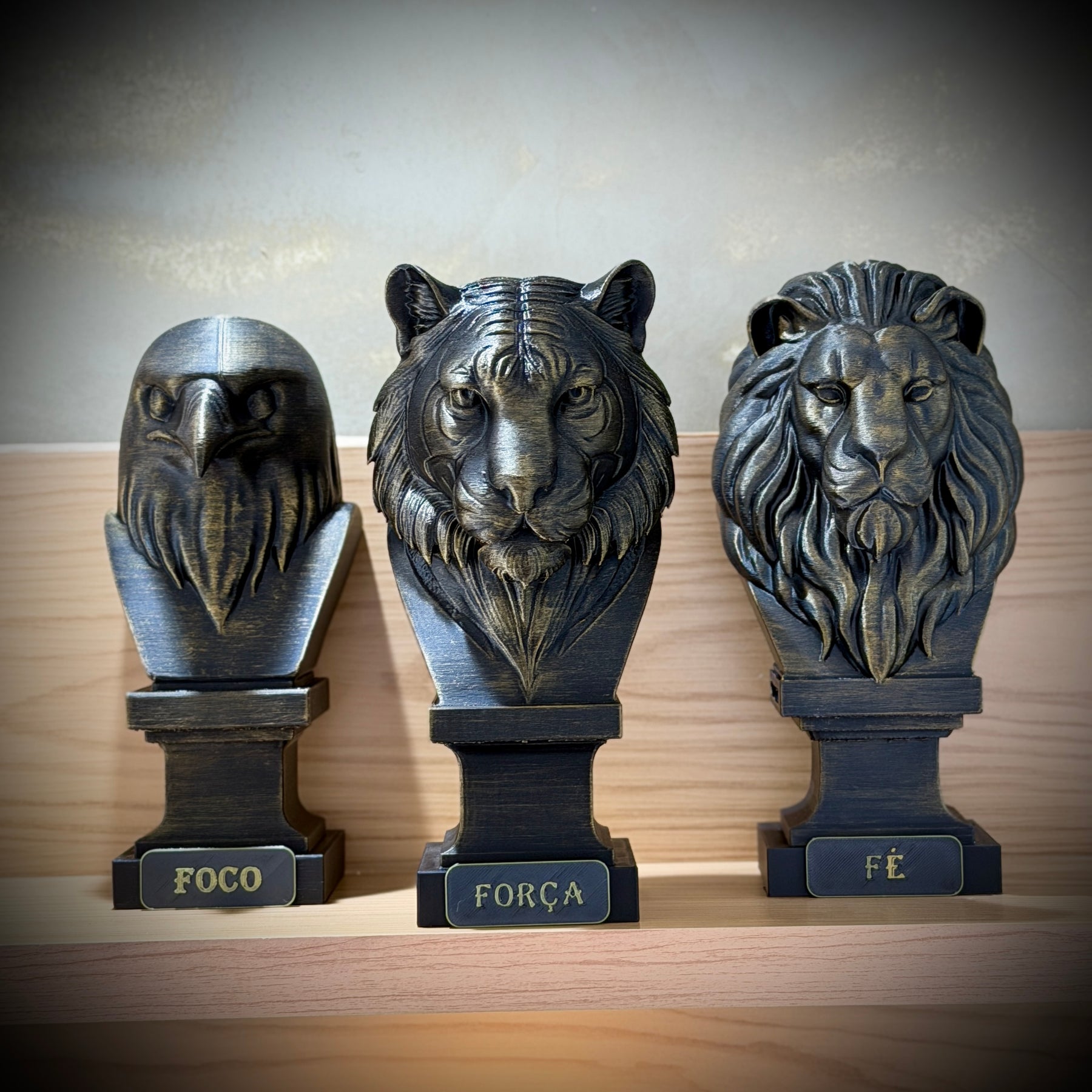 Kit 3 Totens Premium Decorativos Gold, Dourados, Aguia Foco, Tigre Força, Leão Fé de Luxo pintados a mão, Pronta entrega