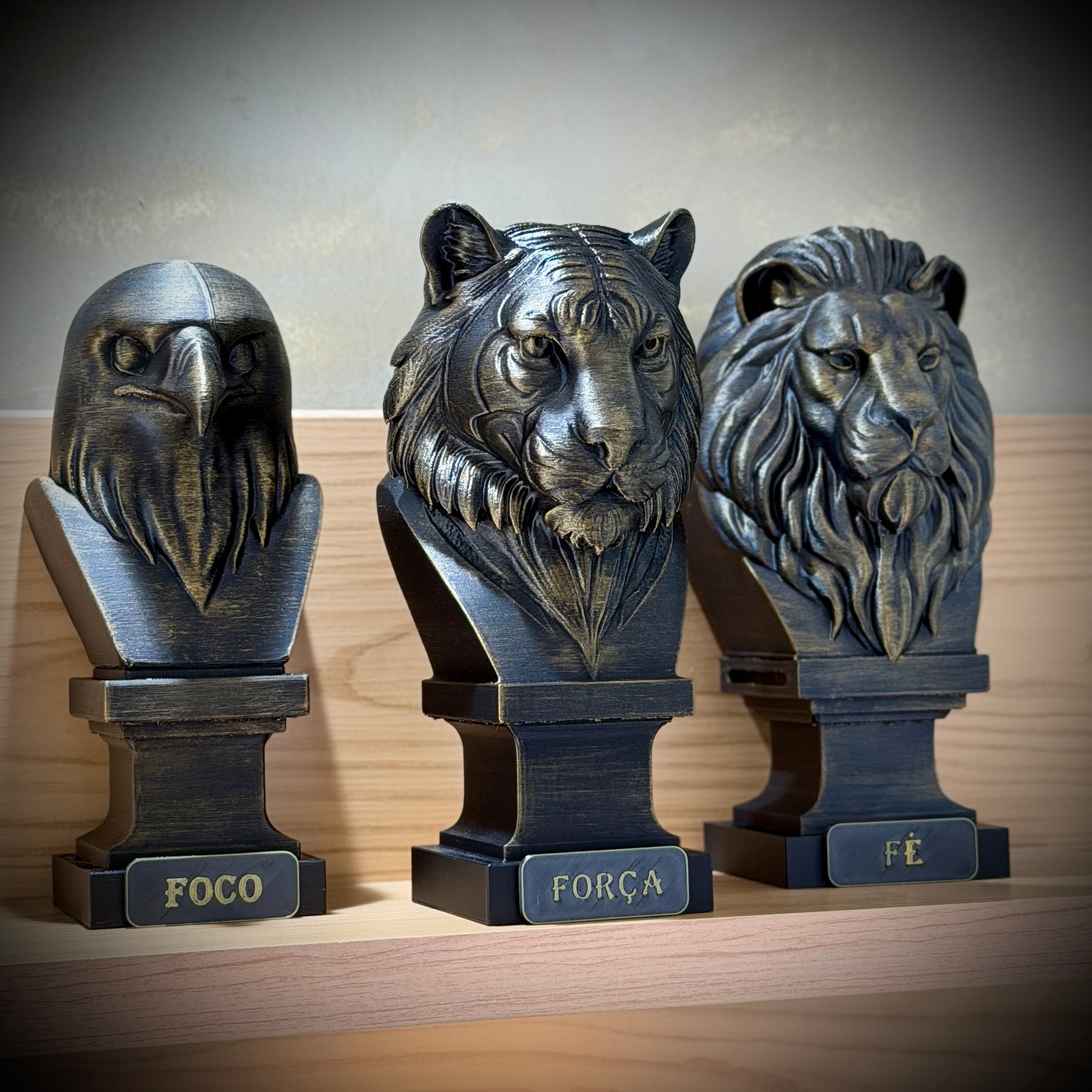 Kit 3 Totens Premium Decorativos Gold, Dourados, Aguia Foco, Tigre Força, Leão Fé de Luxo pintados a mão, Pronta entrega