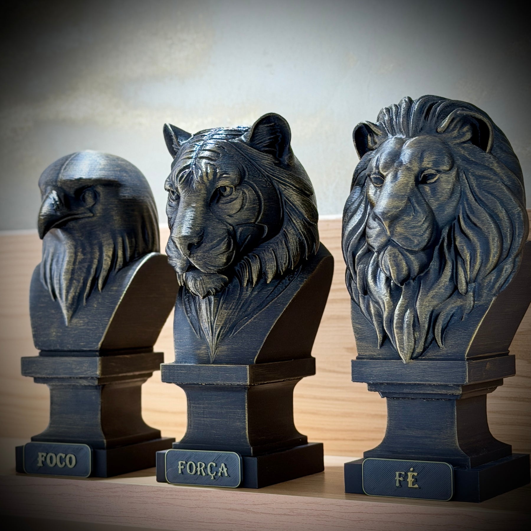 Kit 3 Totens Premium Decorativos Gold, Dourados, Aguia Foco, Tigre Força, Leão Fé de Luxo pintados a mão, Pronta entrega