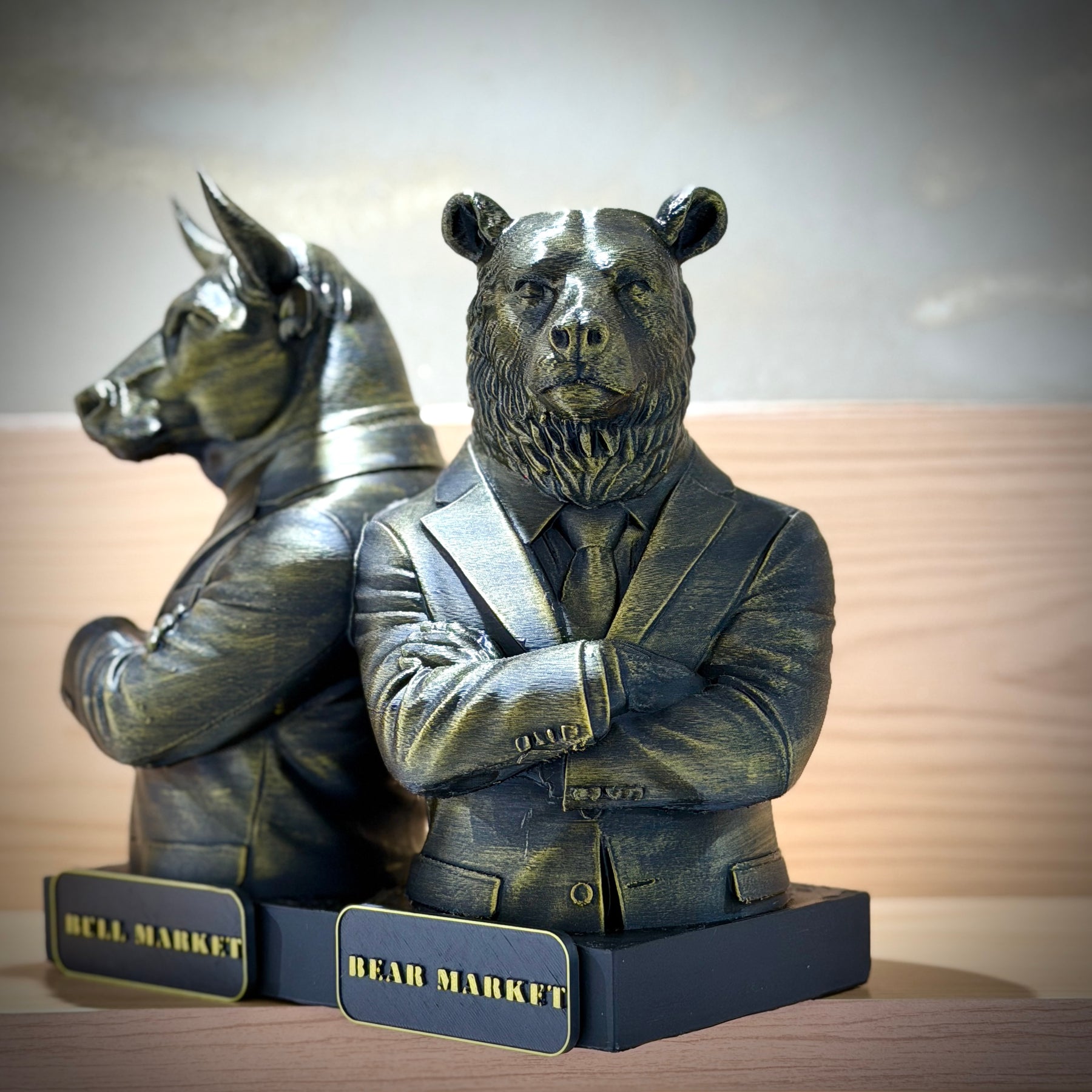 The Market Titans Bull & Bear– ( Figure Touro e Urso ) Premium Decorativo  de Luxo pintado a mão, Pronta entrega