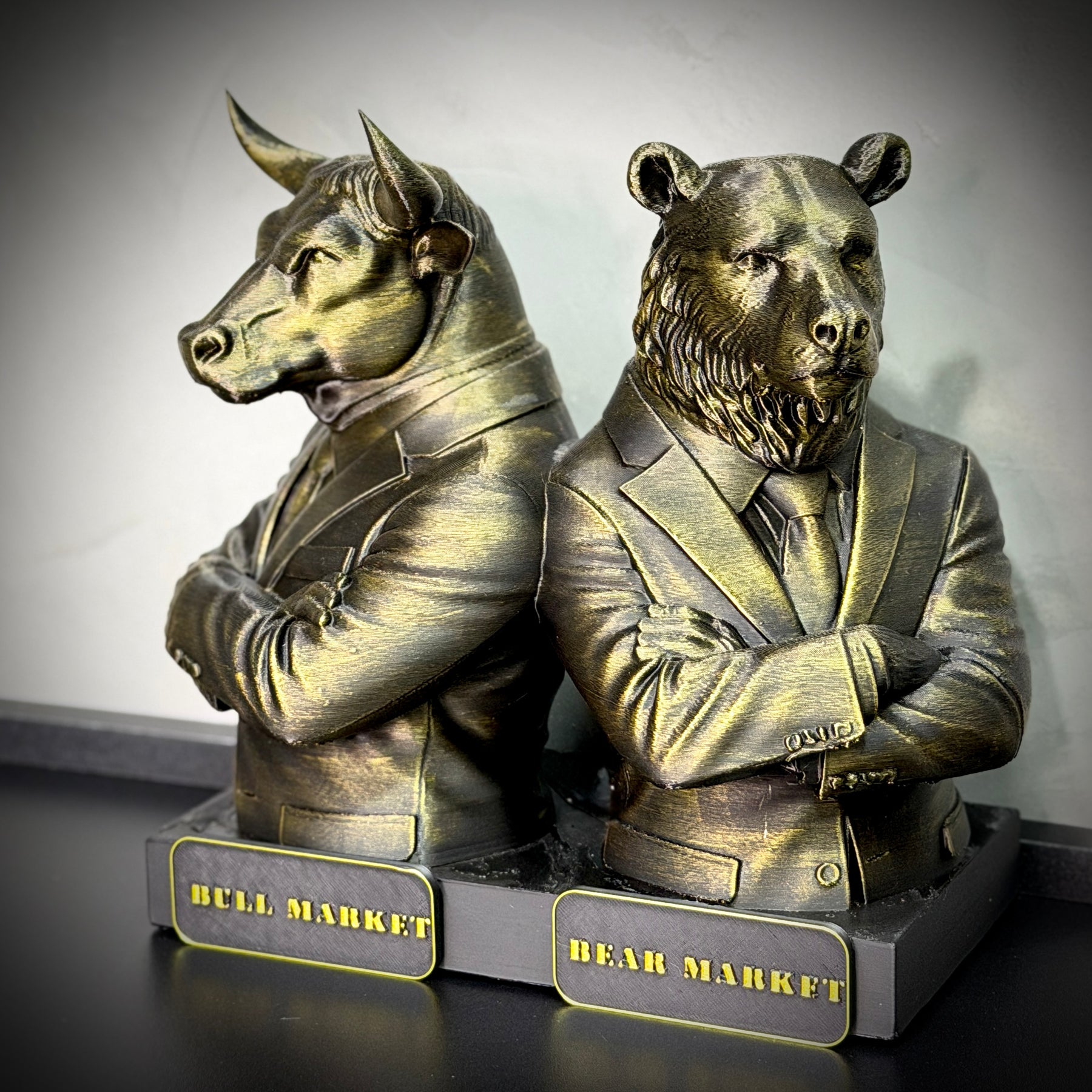 The Market Titans Bull & Bear– ( Figure Touro e Urso ) Premium Decorativo  de Luxo pintado a mão, Pronta entrega