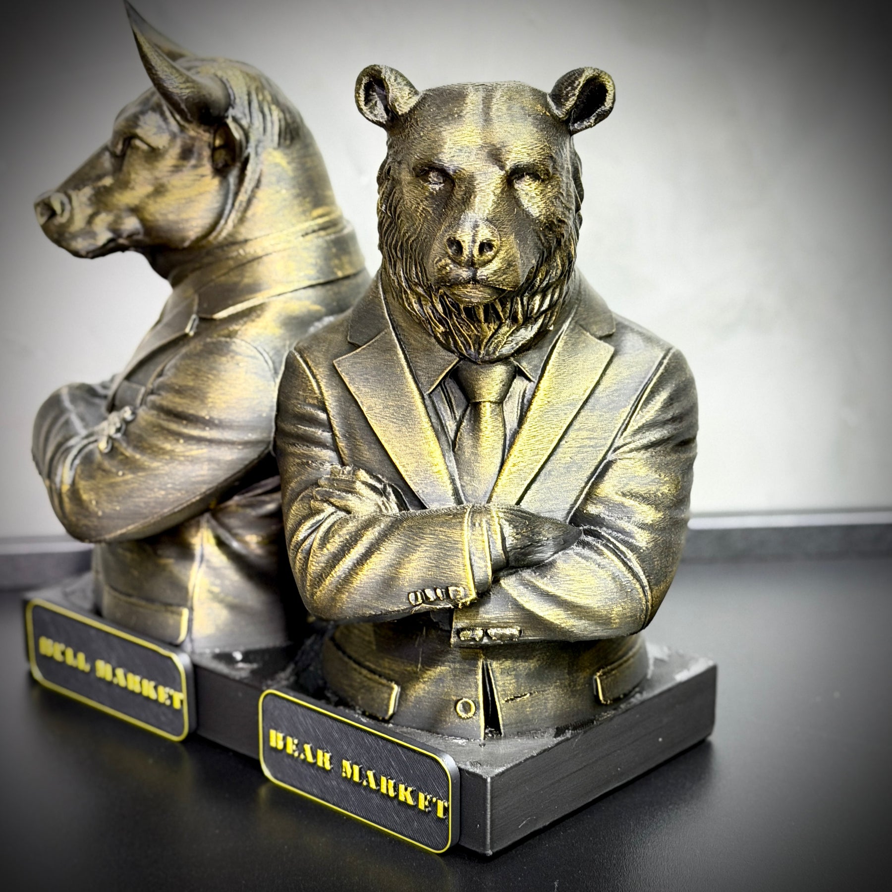The Market Titans Bull & Bear– ( Figure Touro e Urso ) Premium Decorativo  de Luxo pintado a mão, Pronta entrega