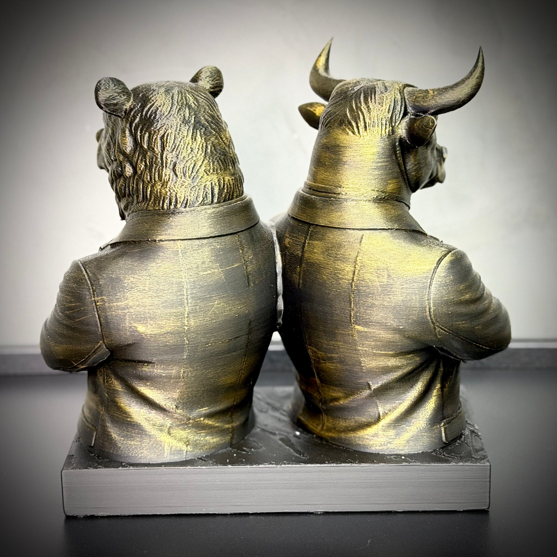 The Market Titans Bull & Bear– ( Figure Touro e Urso ) Premium Decorativo  de Luxo pintado a mão, Pronta entrega