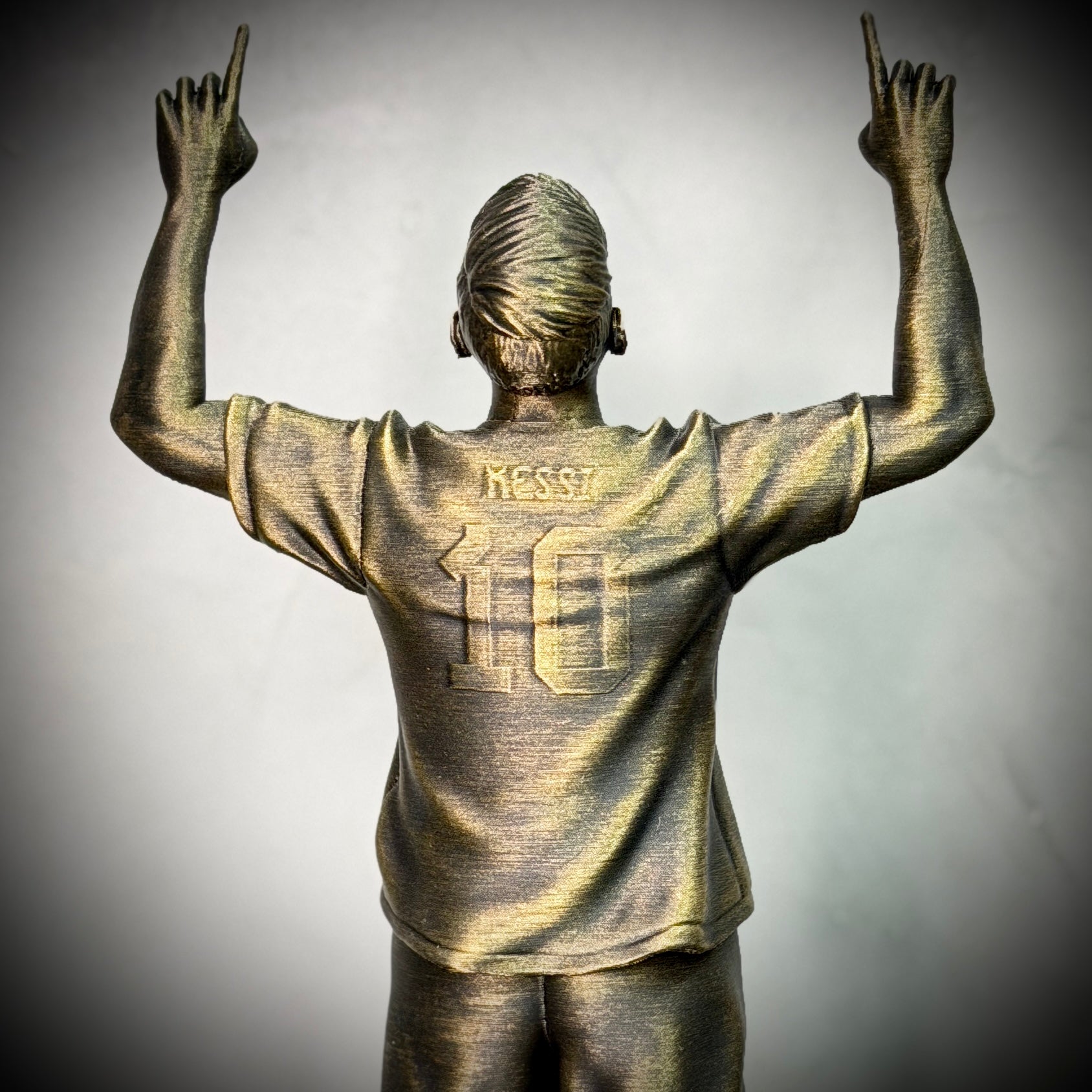 The Messi Legacy – ( Figure Messi) Premium Decorativo  de Luxo pintado a mão,grande 32 cm  Pronta entrega