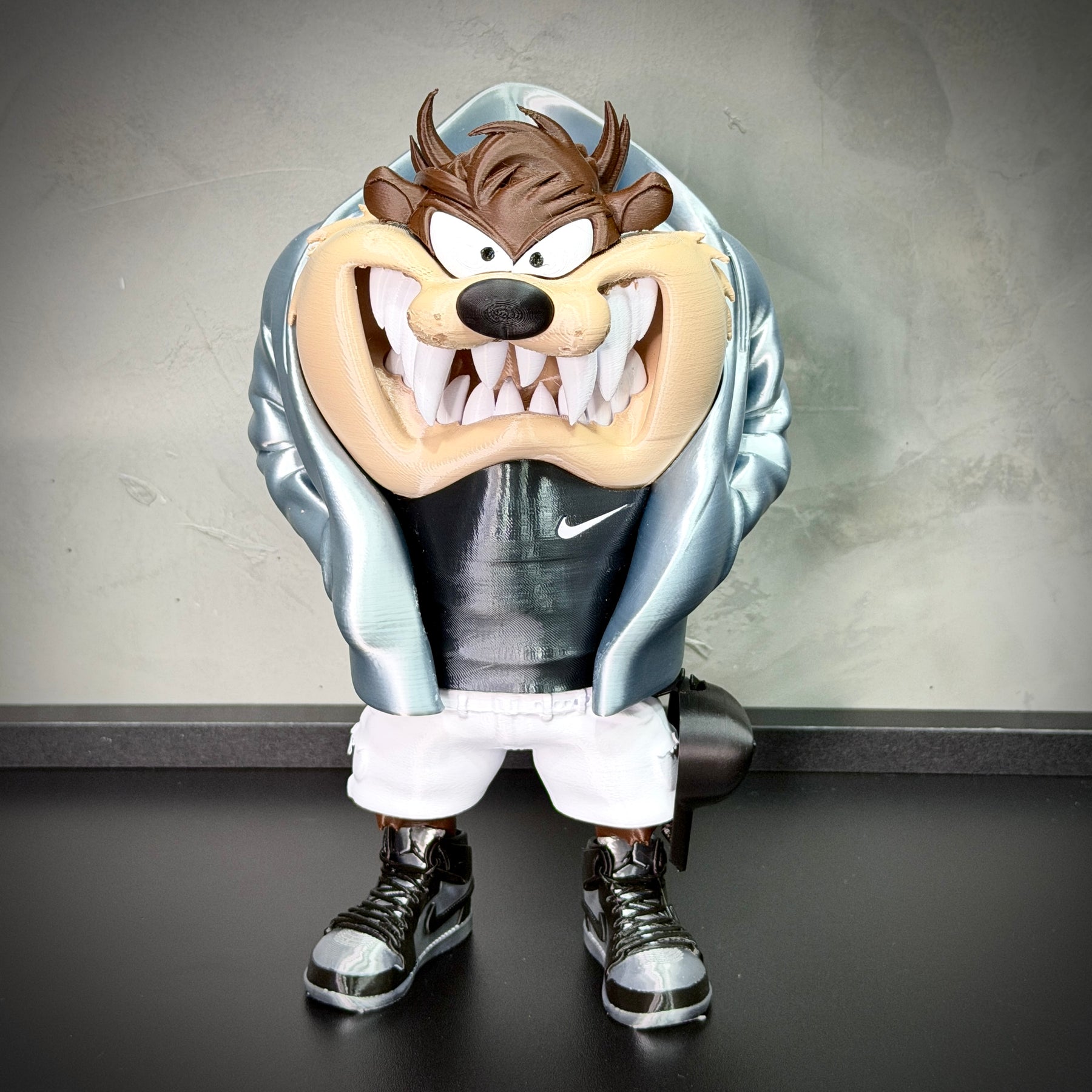Tazz Bolado Streetwise  – ( Figure decorativa estilo Cartoon) Premium de Luxo a mão, Pronta entrega