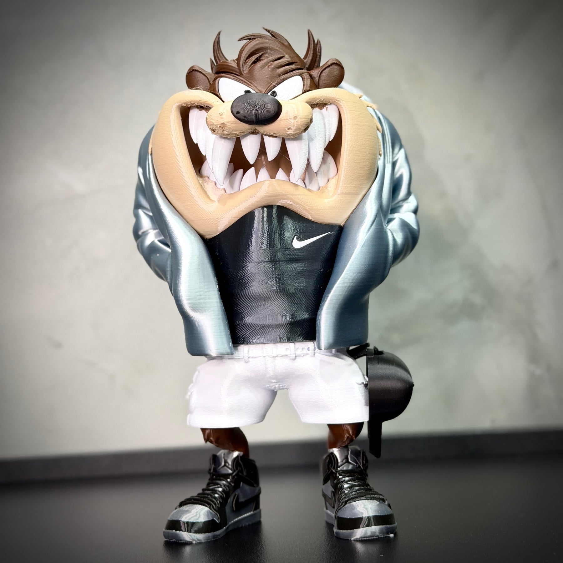 Tazz Bolado Streetwise  – ( Figure decorativa estilo Cartoon) Premium de Luxo a mão, Pronta entrega