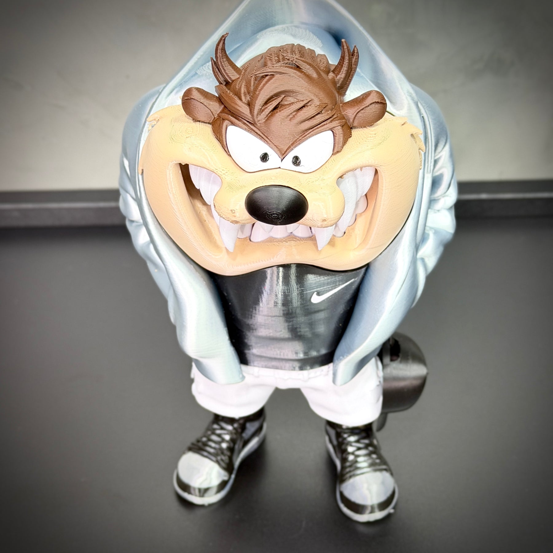 Tazz Bolado Streetwise  – ( Figure decorativa estilo Cartoon) Premium de Luxo a mão, Pronta entrega