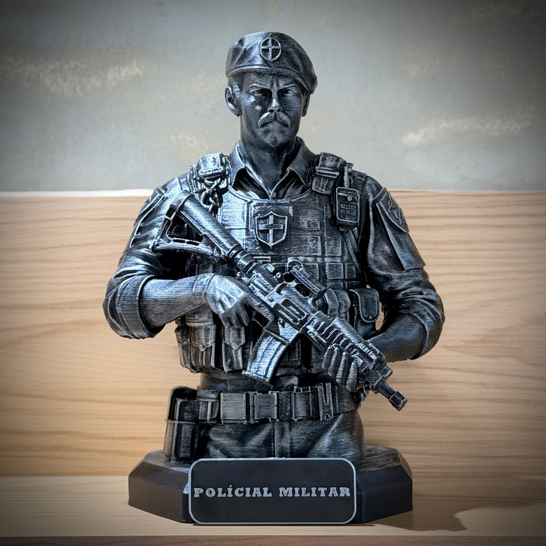The Military Legacy ( Figure decorativa Profissoes: Policial Militar)  Premium Decorativo  de Luxo pintado a mão, Pronta entrega