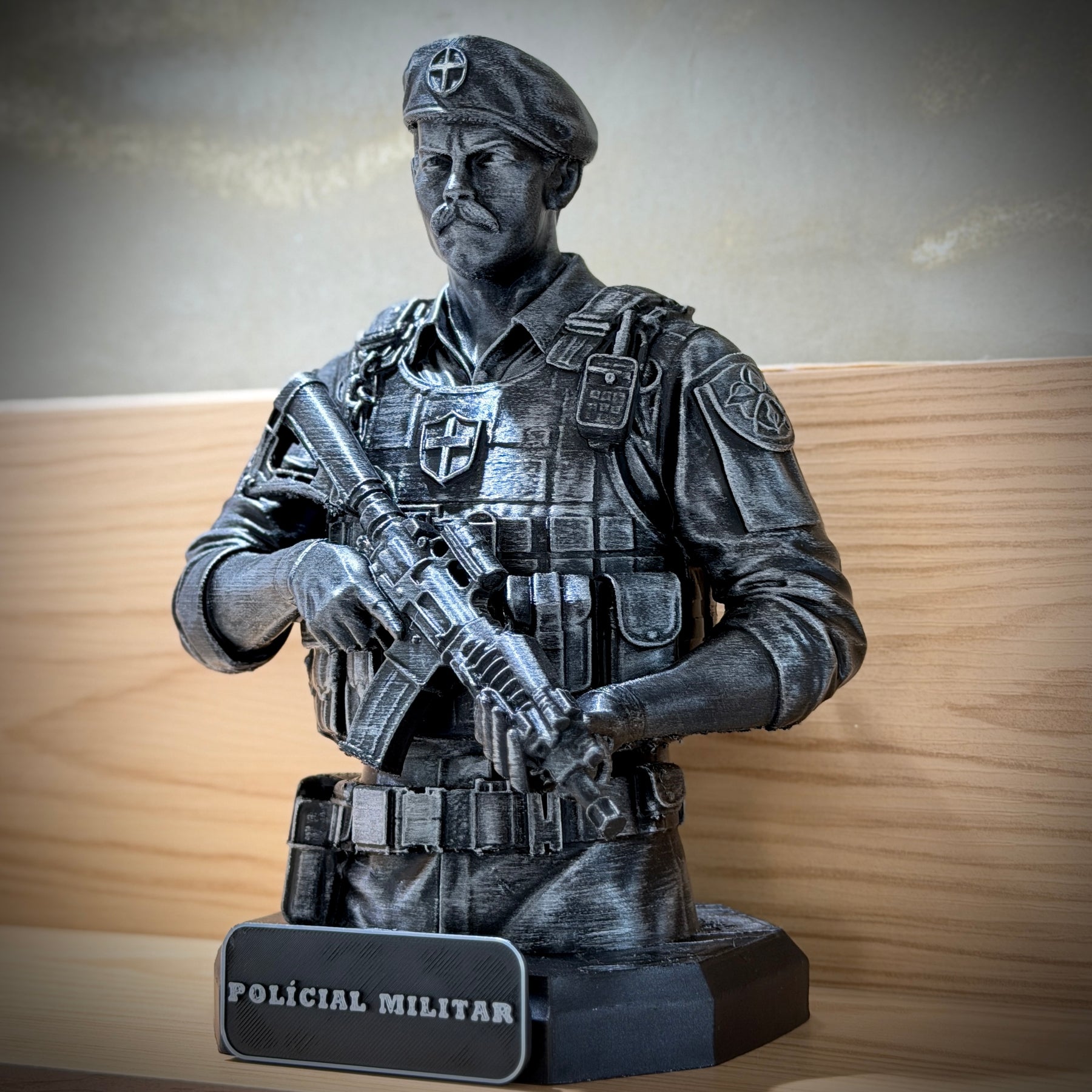 The Military Legacy ( Figure decorativa Profissoes: Policial Militar)  Premium Decorativo  de Luxo pintado a mão, Pronta entrega