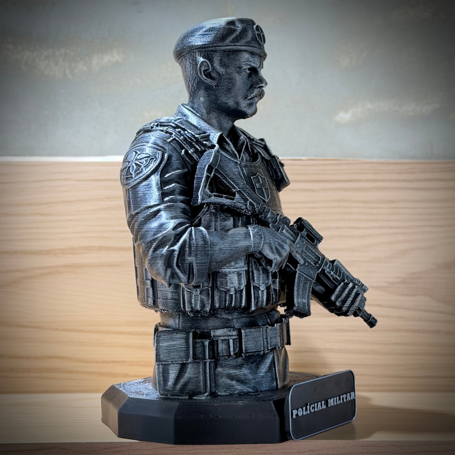 The Military Legacy ( Figure decorativa Profissoes: Policial Militar)  Premium Decorativo  de Luxo pintado a mão, Pronta entrega