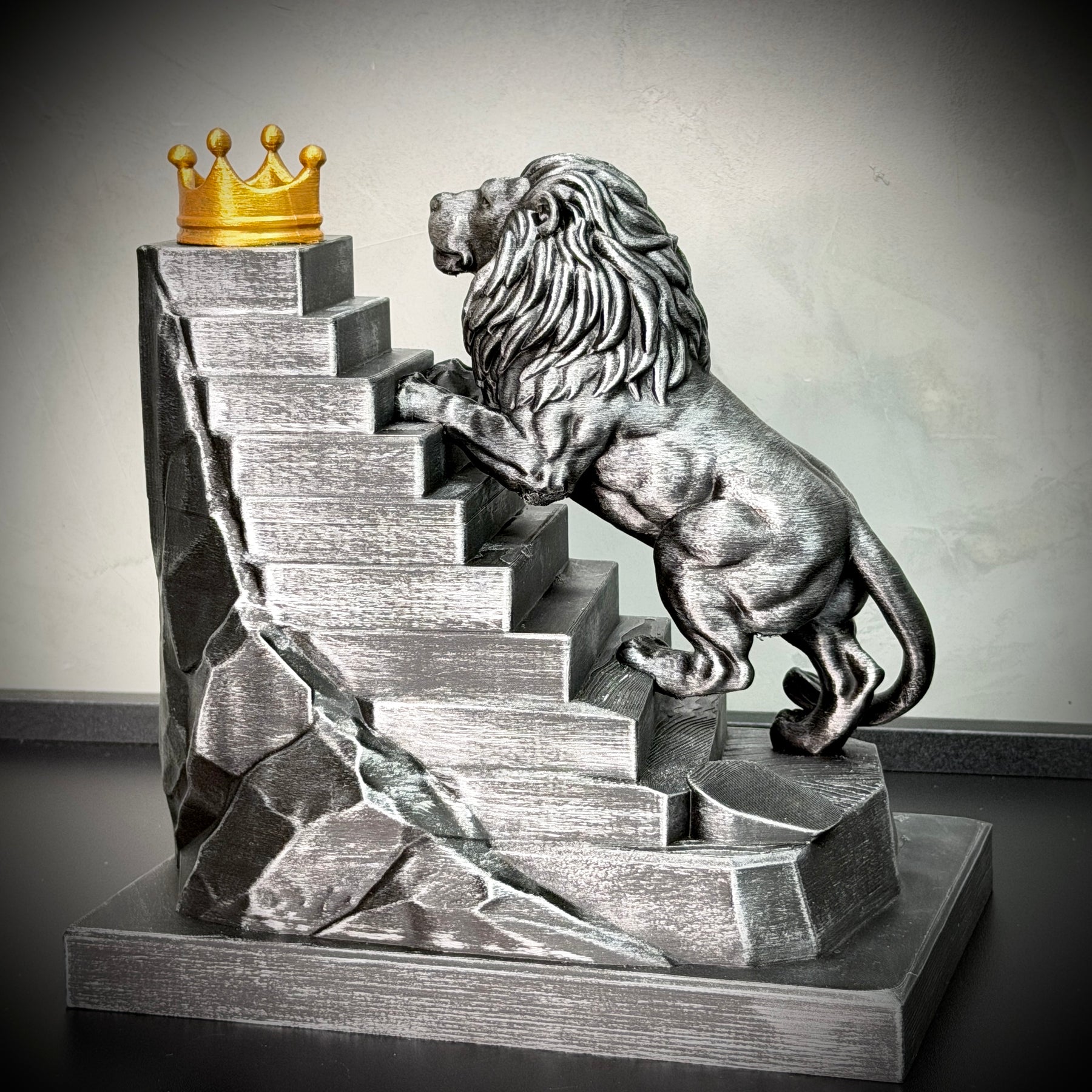 The Persistence Lion 2  – ( Figure Leão da Persistência nova versão robusta) Premium Decorativo  de Luxo pintado a mão, Pronta entrega ORIGINAL