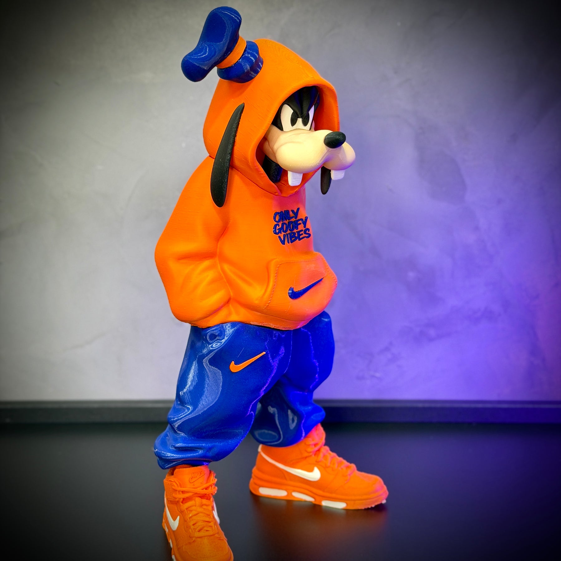 O Pateta Streetwise  – ( Figure decorativa estilo Cartoon) Premium de Luxo a mão, Pronta entrega