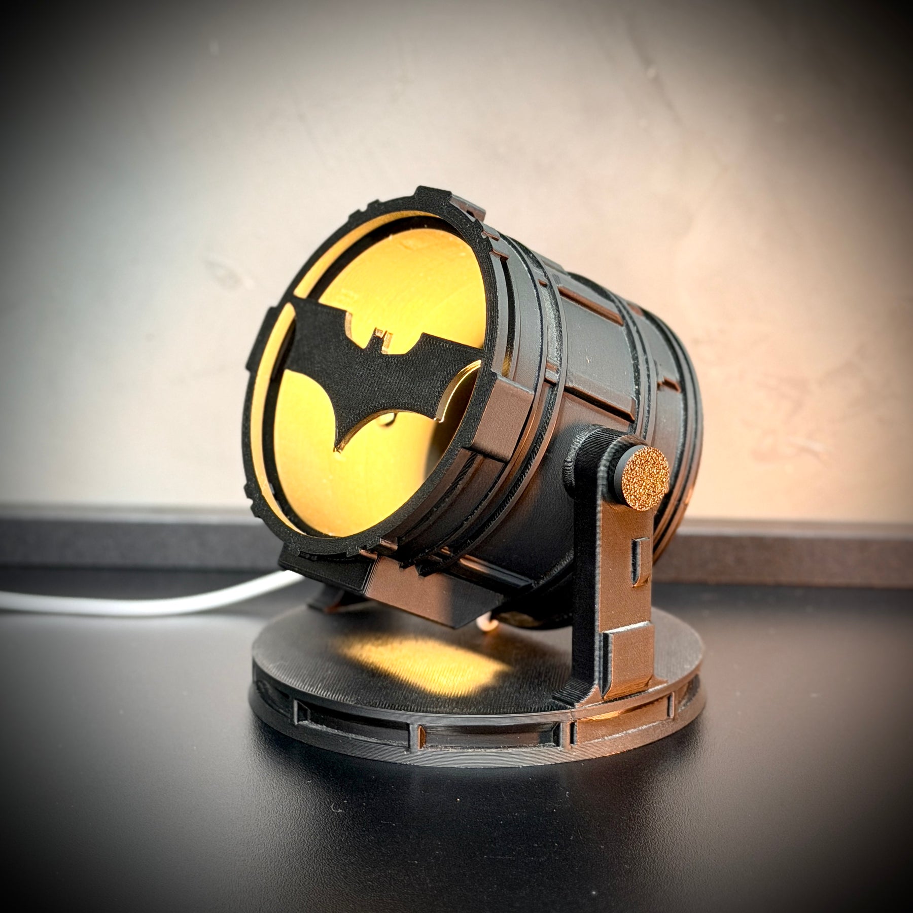 The Bat Signal (Luminária  LED Batman) Premium de Luxo a mão, Pronta entrega