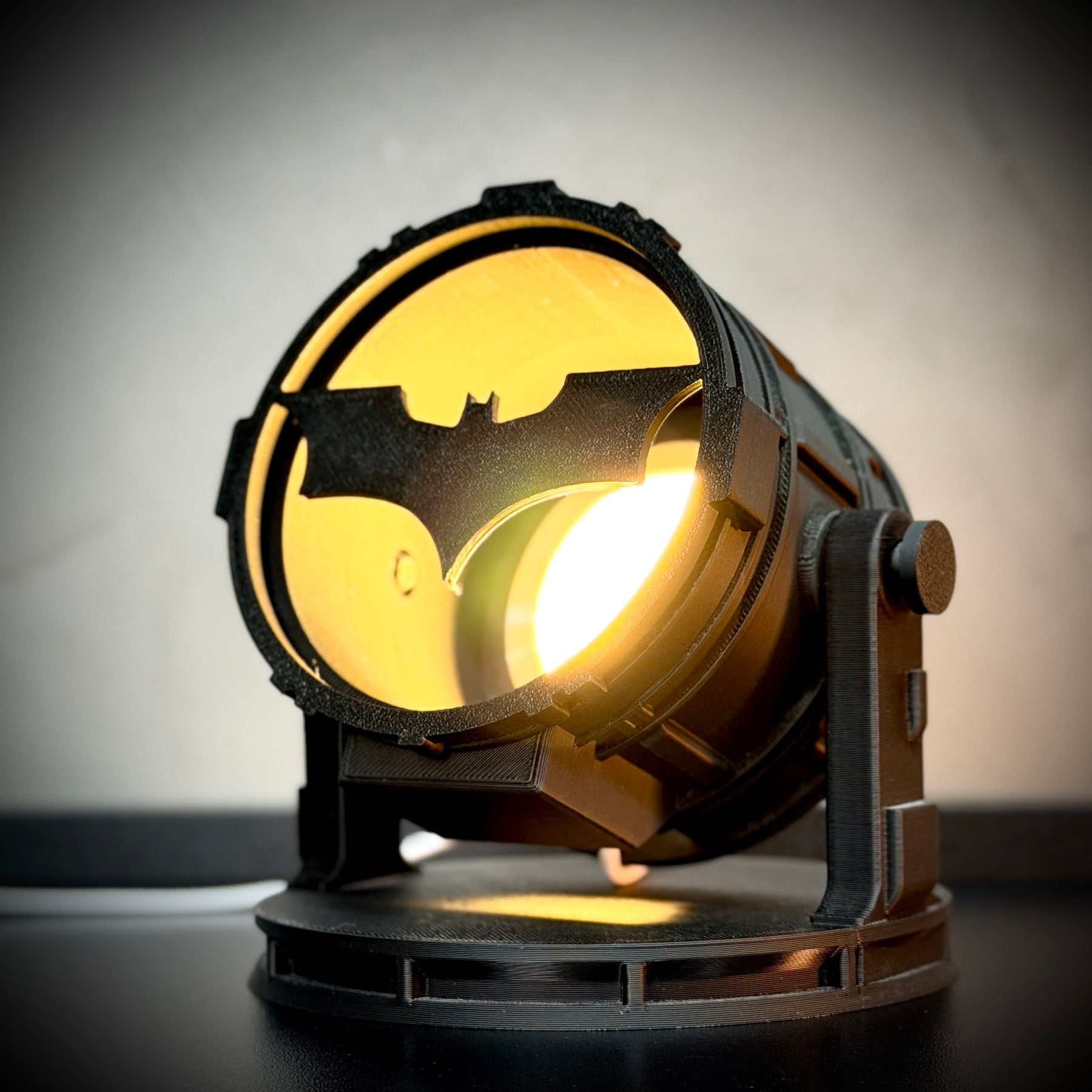 The Bat Signal (Luminária  LED Batman) Premium de Luxo a mão, Pronta entrega