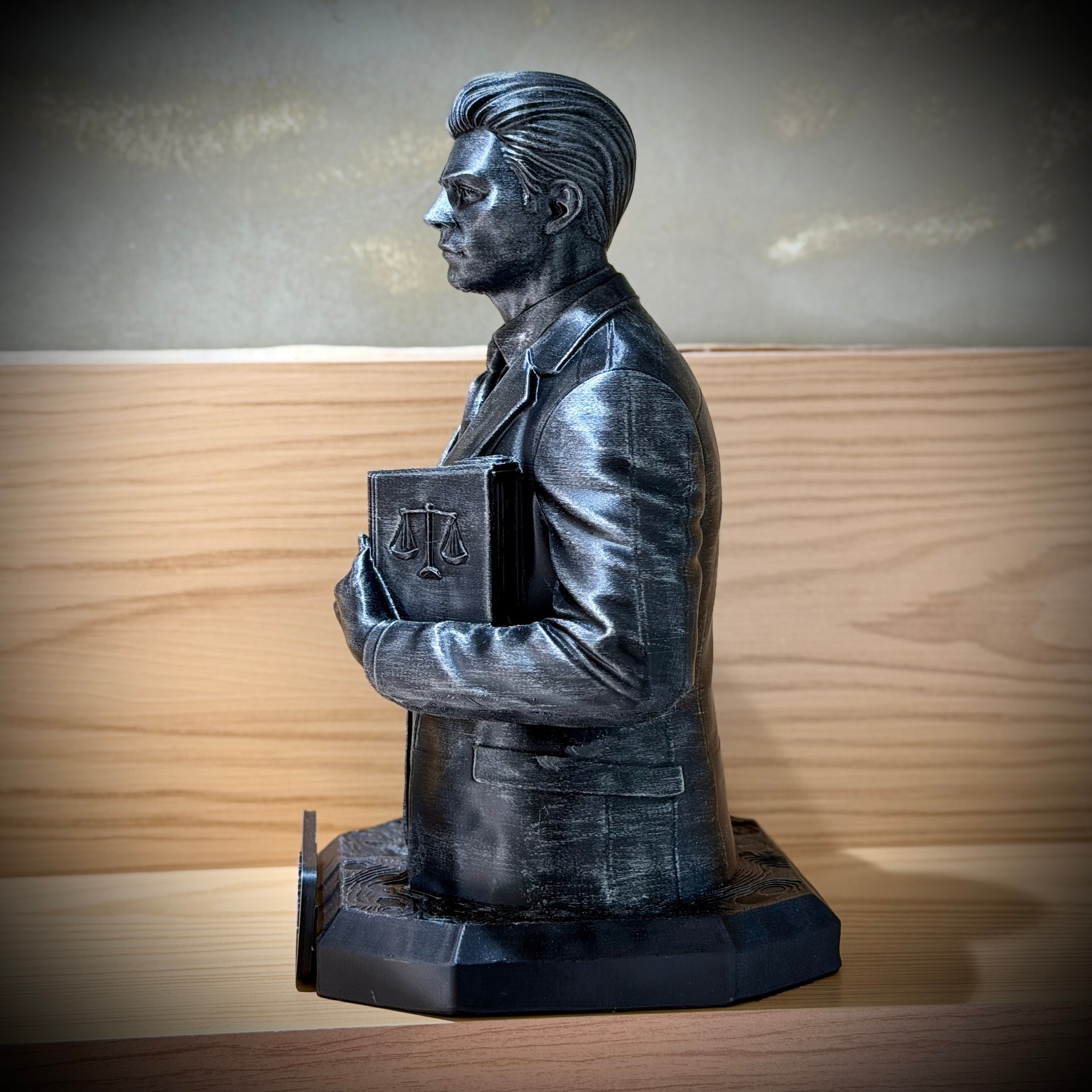 The Lawyer Legacy ( Figure decorativa Profissoes: Advogado (a)  Premium Decorativo  de Luxo pintado a mão, Pronta entrega ORIGINAL.