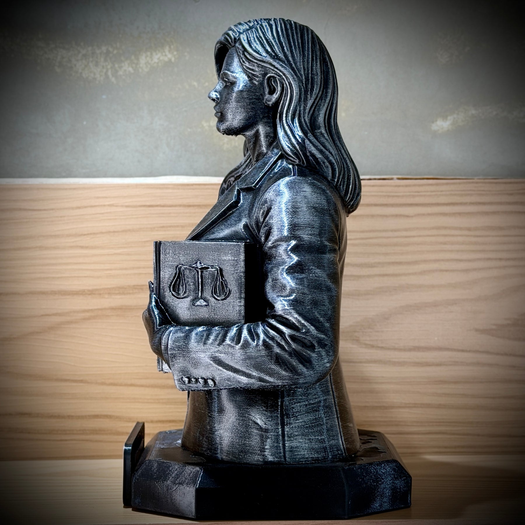 The Lawyer Legacy ( Figure decorativa Profissoes: Advogado (a)  Premium Decorativo  de Luxo pintado a mão, Pronta entrega ORIGINAL.