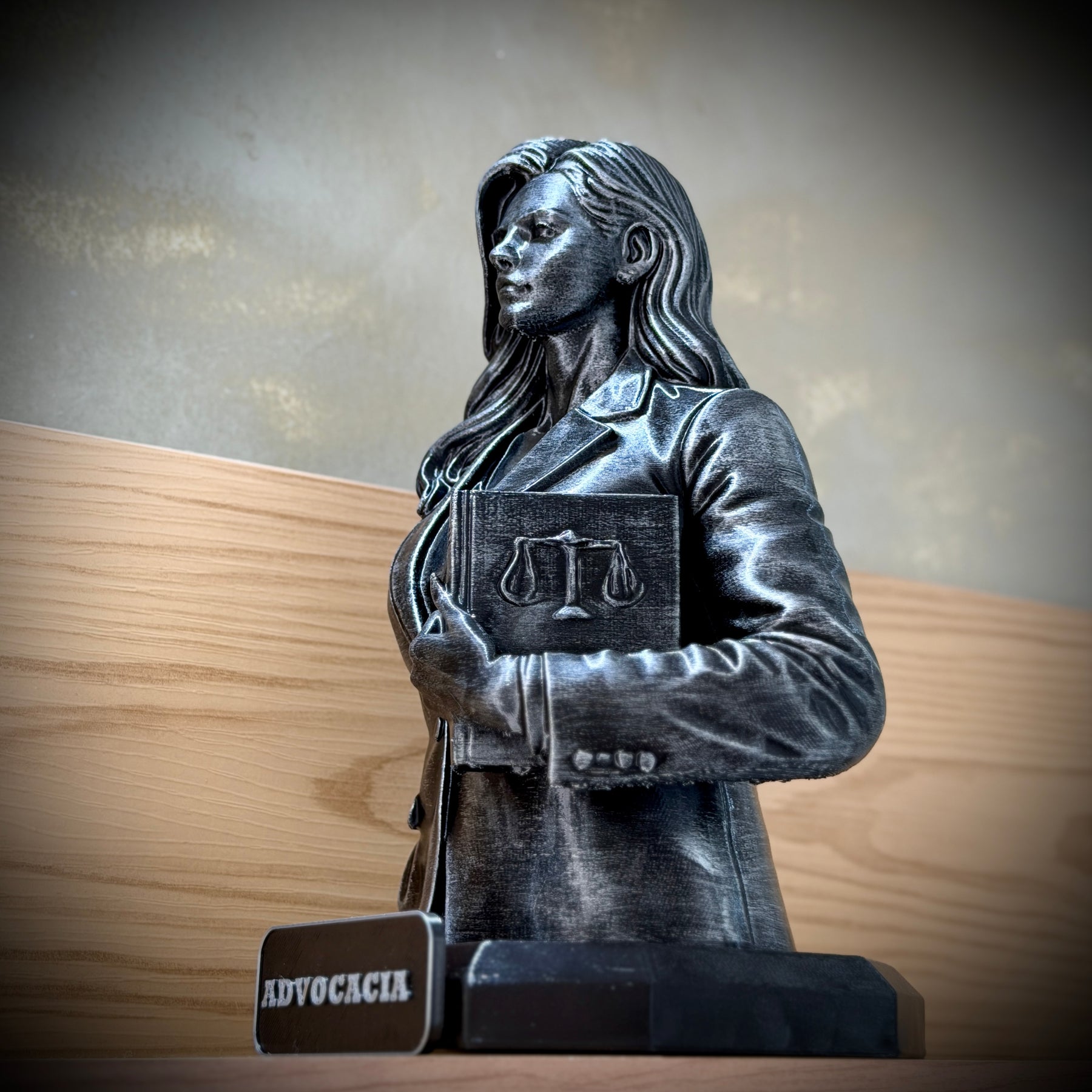 The Lawyer Legacy ( Figure decorativa Profissoes: Advogado (a)  Premium Decorativo  de Luxo pintado a mão, Pronta entrega ORIGINAL.