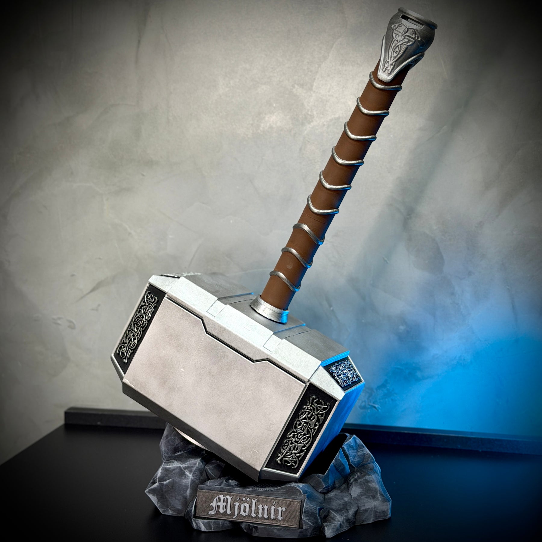Martelo do Thor  Mjolnir Thor (Tamanho Real de Luxo) Com Base Colecionável Decoração de Luxo Pronta Entrega