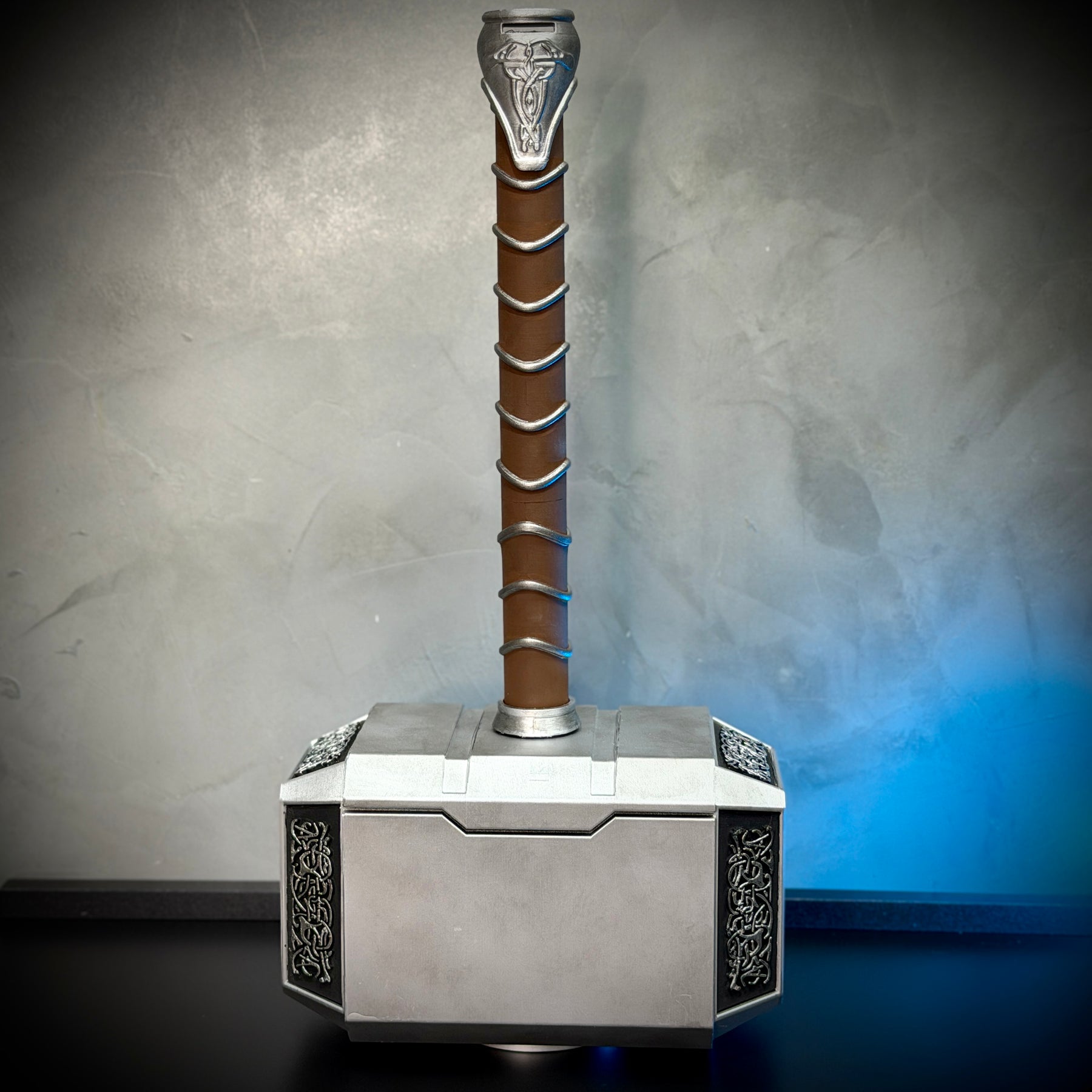 Martelo do Thor  Mjolnir Thor (Tamanho Real de Luxo) Com Base Colecionável Decoração de Luxo Pronta Entrega