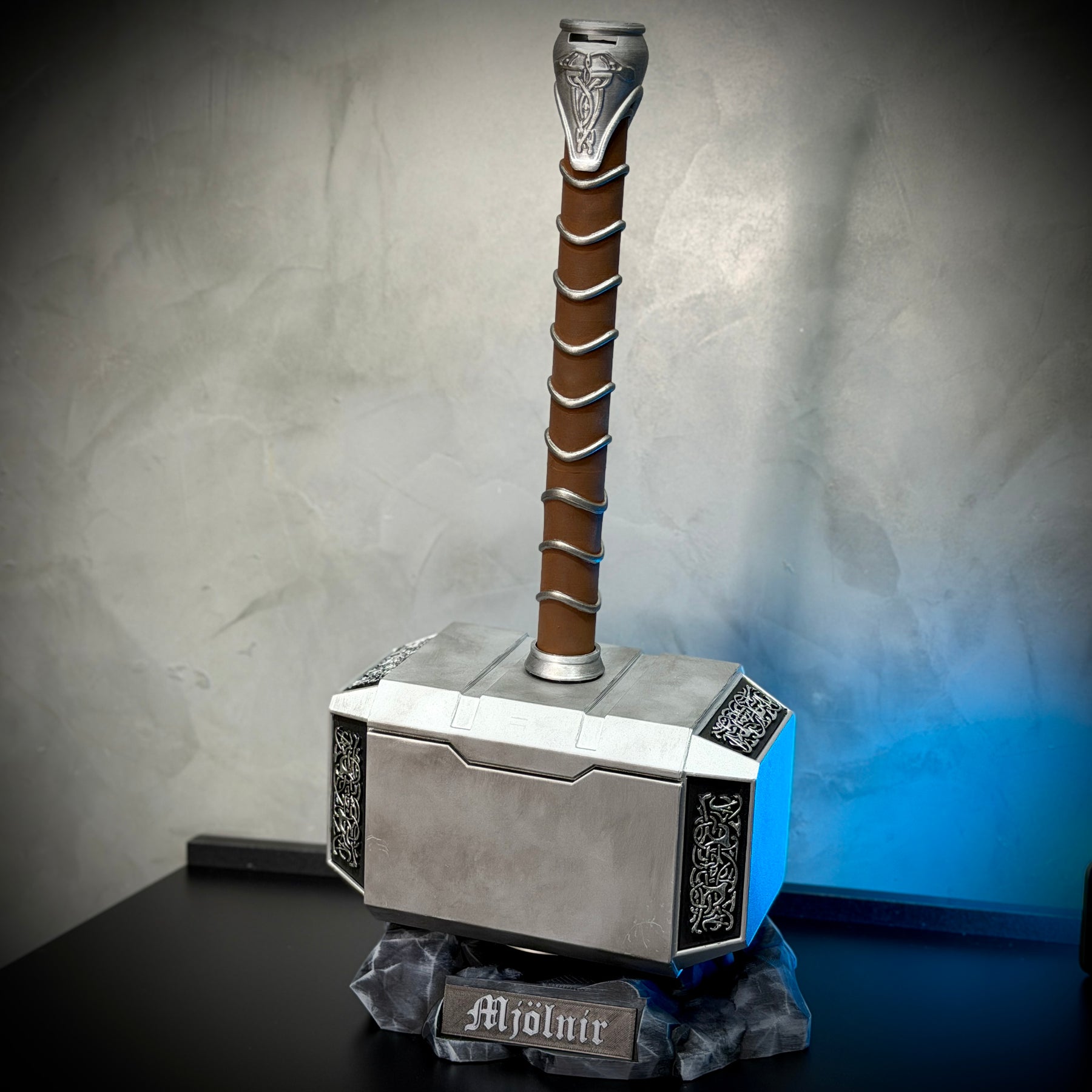 Martelo do Thor  Mjolnir Thor (Tamanho Real de Luxo) Com Base Colecionável Decoração de Luxo Pronta Entrega