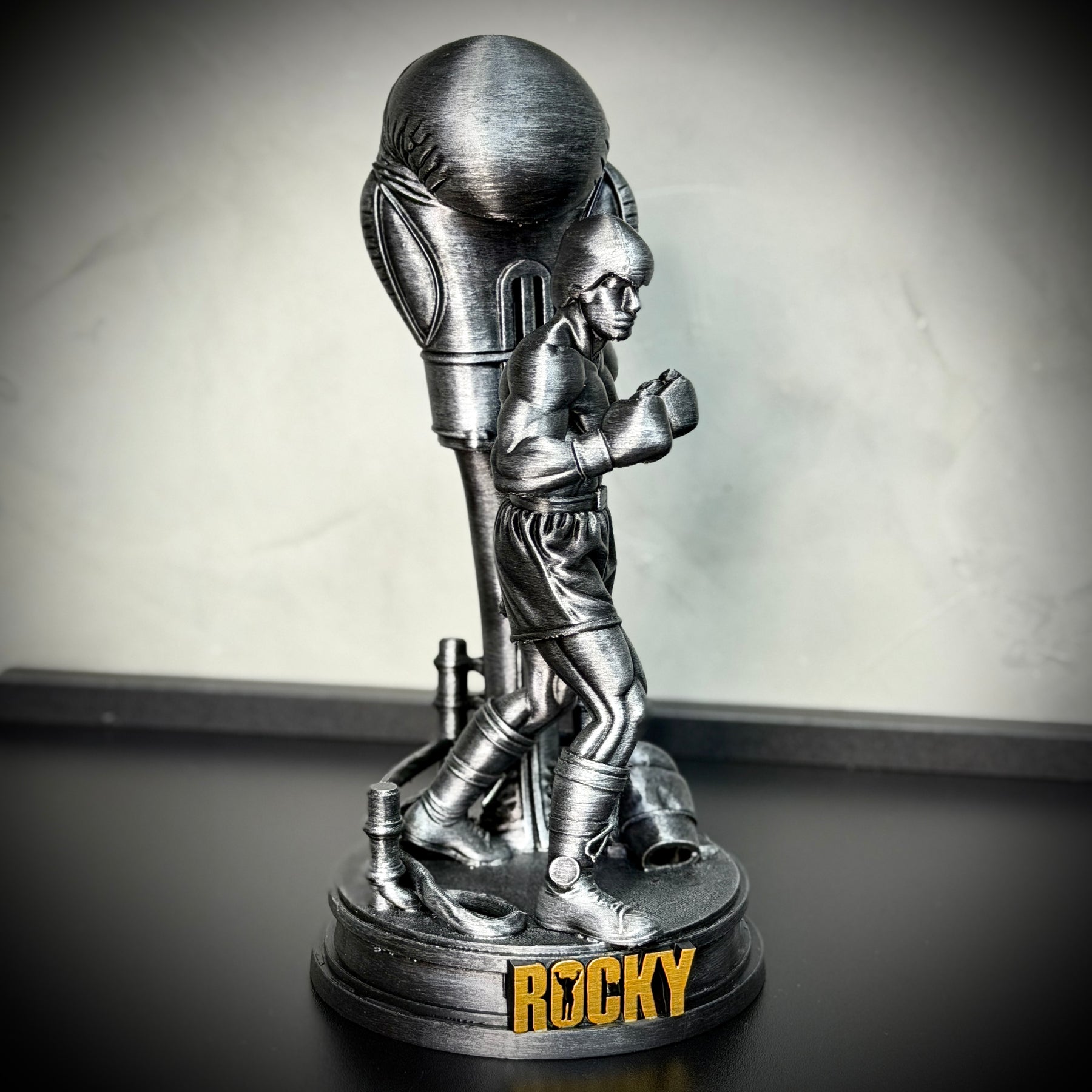 The Rocky Legacy – ( Figure Rocky Balboa ) Premium Decorativo  de Luxo pintado a mão, Pronta entrega ORIGINAL.