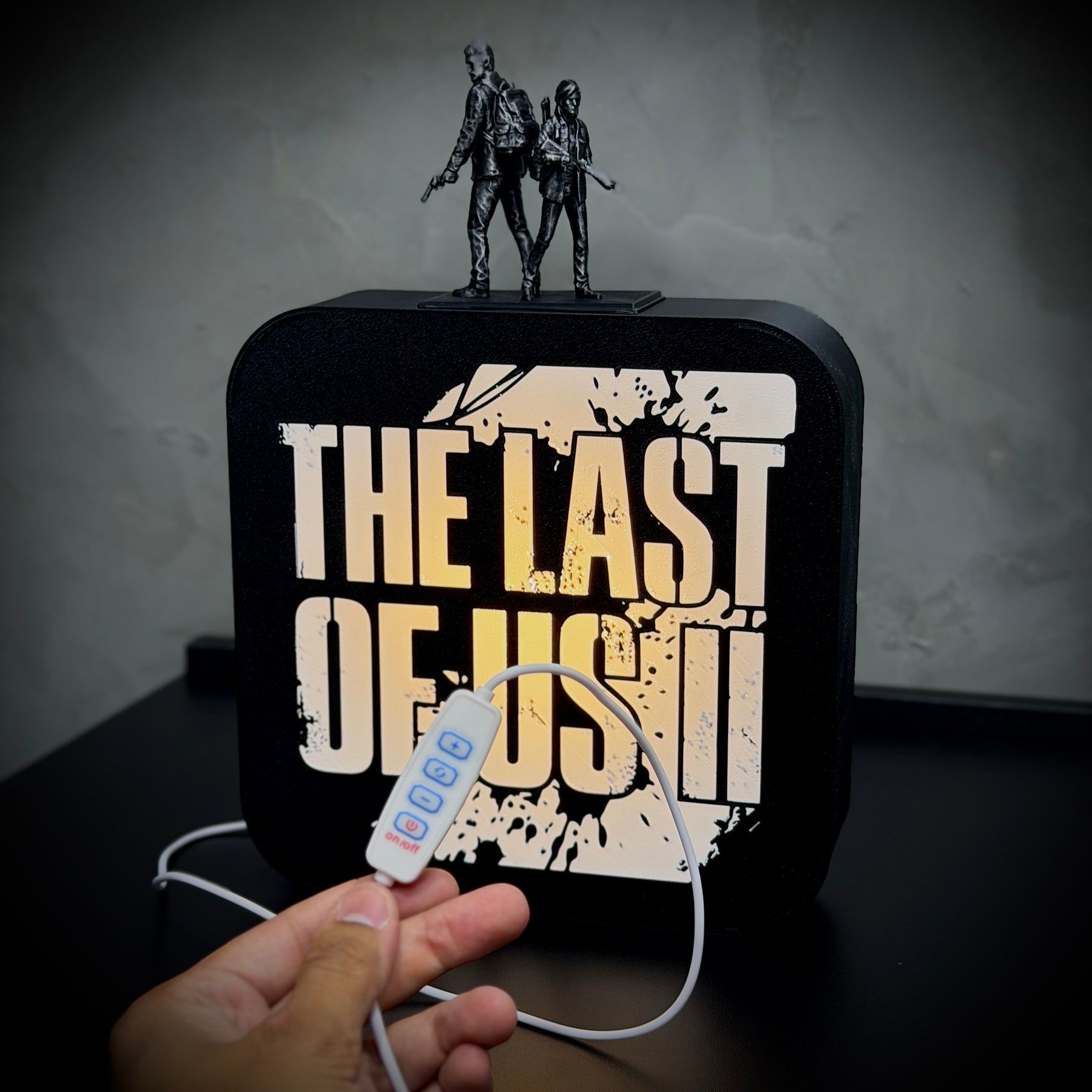 The Last Light (Luminária Action Figure LED The Last of Us ) Premium de Luxo a mão, Pronta entrega