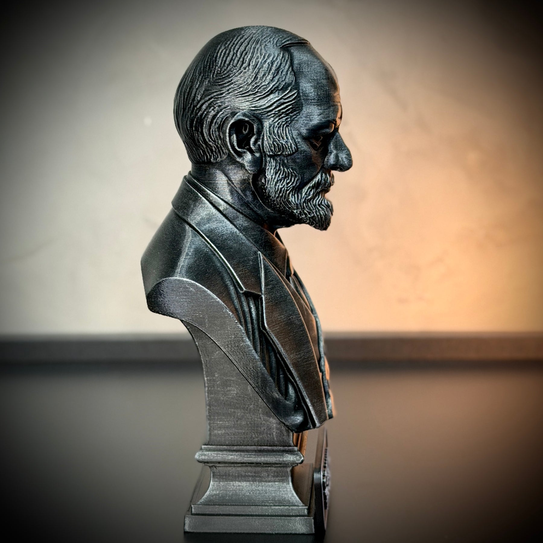 The Freud Legacy ( Busto Premium Sigmund Freud) Decorativo  de Luxo pintado a mão, Pronta entrega ORIGINAL.